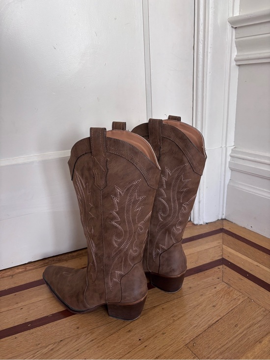 Shoes - Classic Brown Cowboy Boots - Women